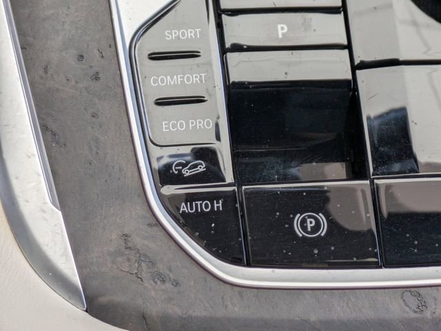 Used 2025 BMW X7 xDrive40i w/ Executive Package image 27