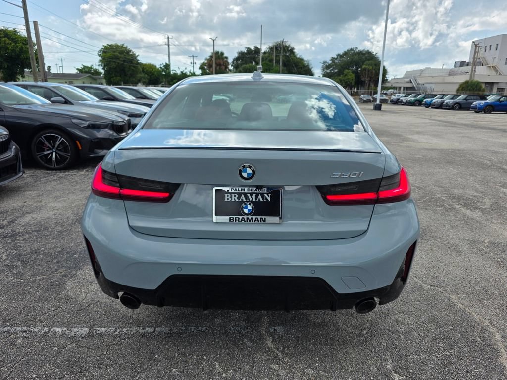 New 2026 BMW 330i Sedan w/ M Sport Package RWD image 5