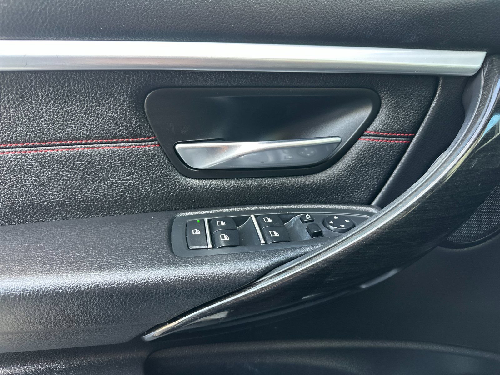 Used 2018 BMW 330e w/ Convenience Package RWD image 11
