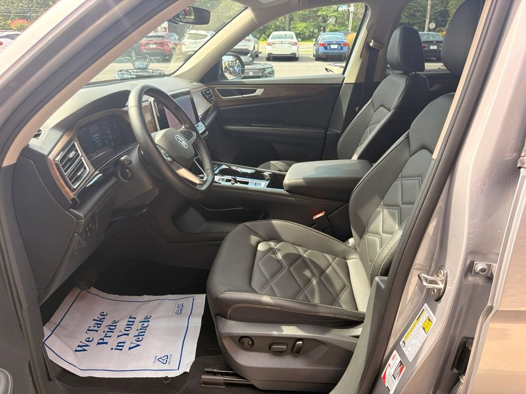 Used 2025 Volkswagen Atlas SE FWD image 11