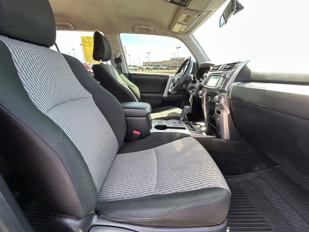 Used 2017 Toyota 4Runner SR5 AWD/4WD image 35