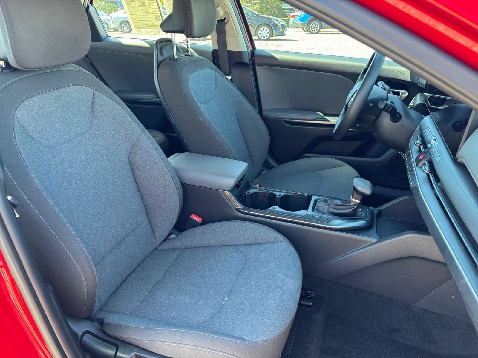 Used 2025 Kia K4 FWD image 36
