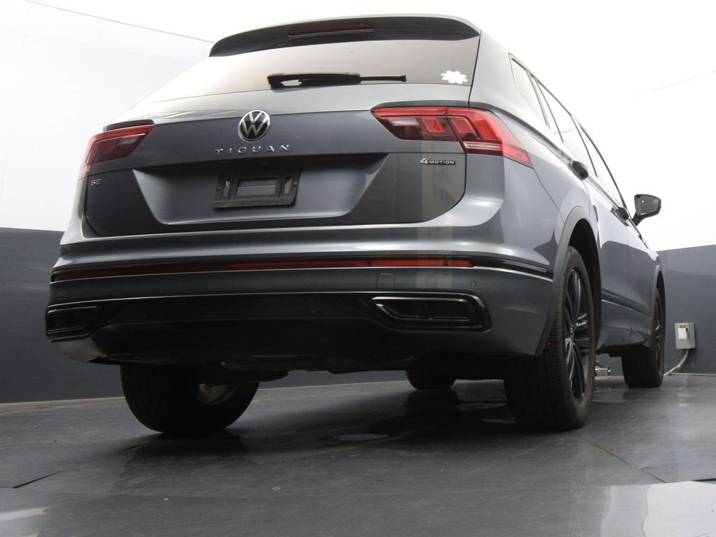 Certified 2022 Volkswagen Tiguan SE R-Line image 39