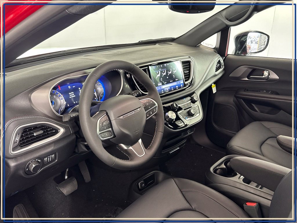 New 2027 Chrysler Pacifica Select AWD/4WD image 13