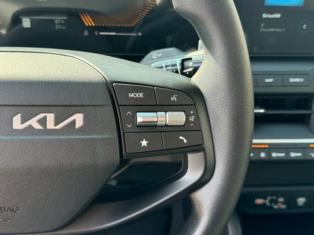 New 2025 Kia K4 LXS image 26