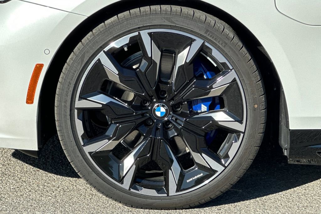 New 2026 BMW 550e xDrive 550e xDrive w/ Executive Package image 32