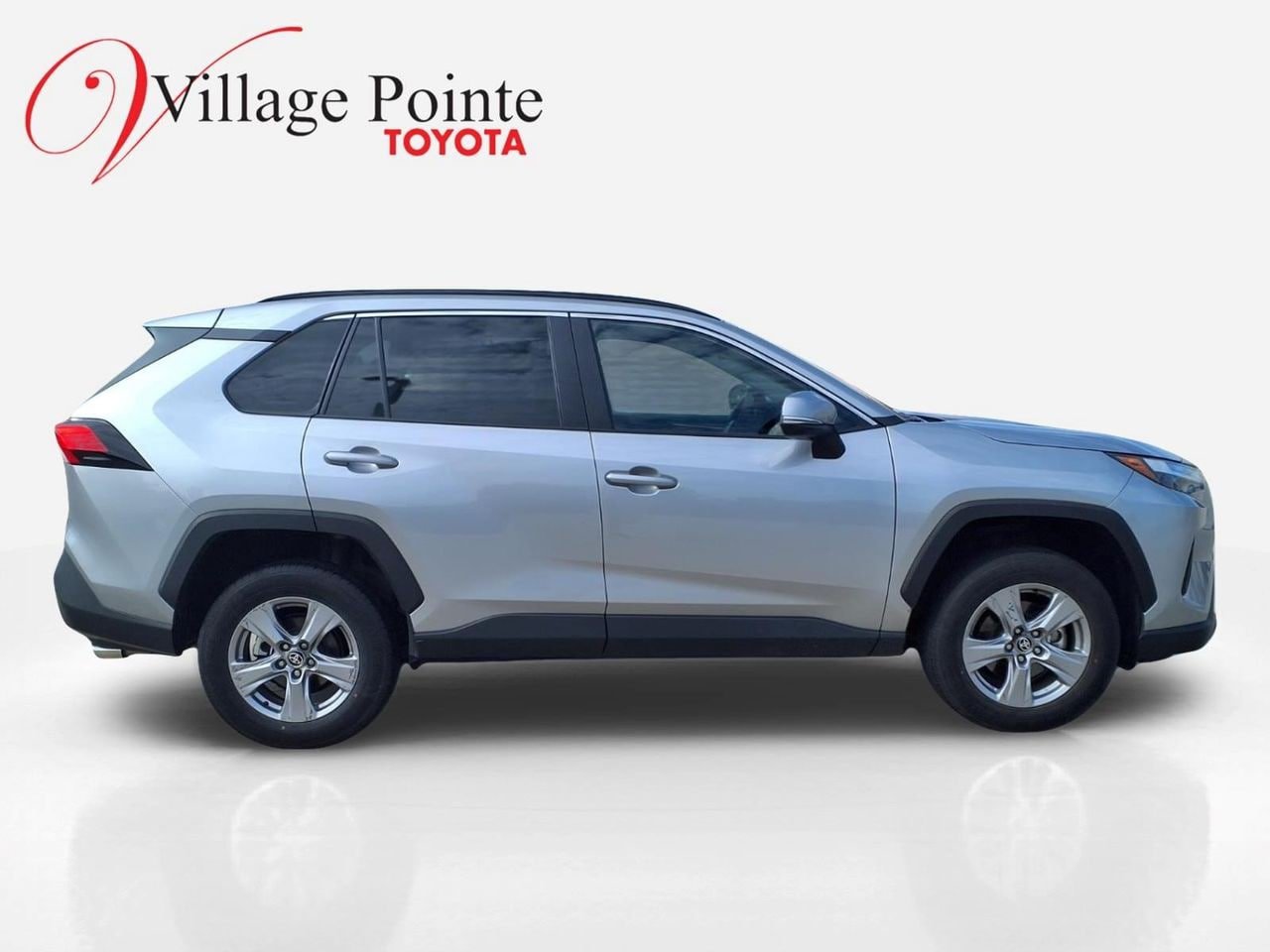Used 2025 Toyota RAV4 XLE AWD/4WD image 7