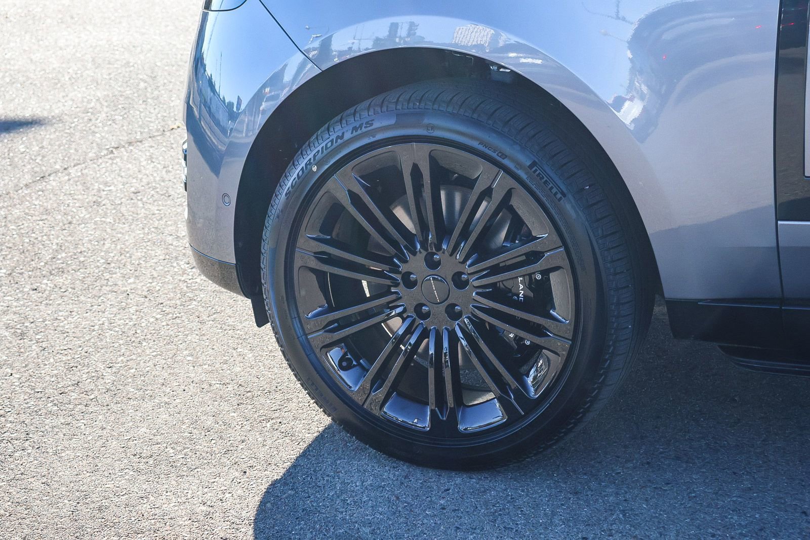 New 2026 Land Rover Range Rover Long Wheelbase SE image 9