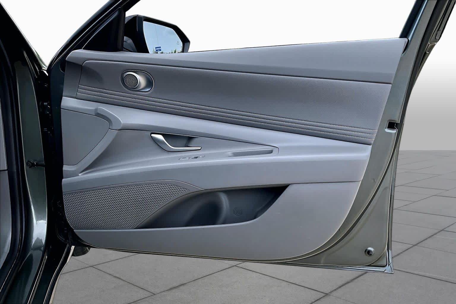 Used 2025 Hyundai Elantra Sport FWD image 21