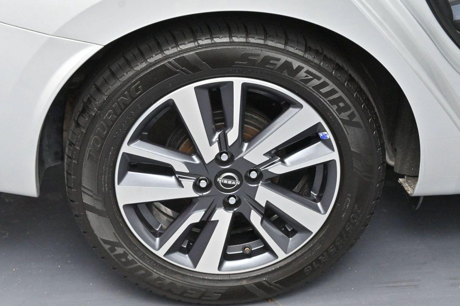 Used 2023 Nissan Versa SV FWD image 30