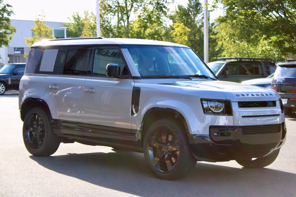 New 2026 Land Rover Defender 110 X-Dynamic SE AWD/4WD image 2