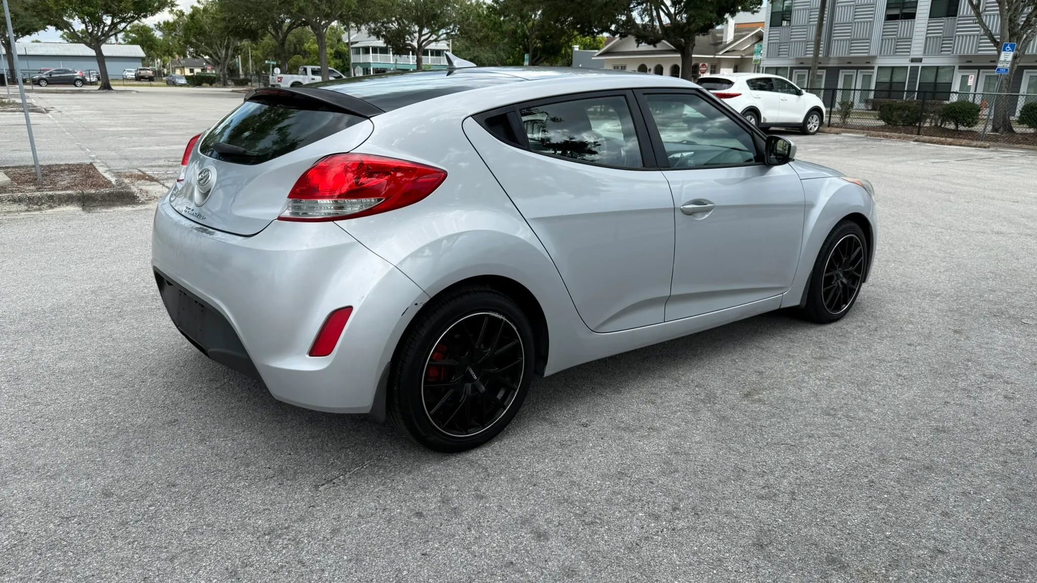 Used 2013 Hyundai Veloster FWD image 6