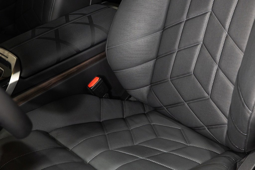 Used 2025 BMW i7 xDrive60 image 54