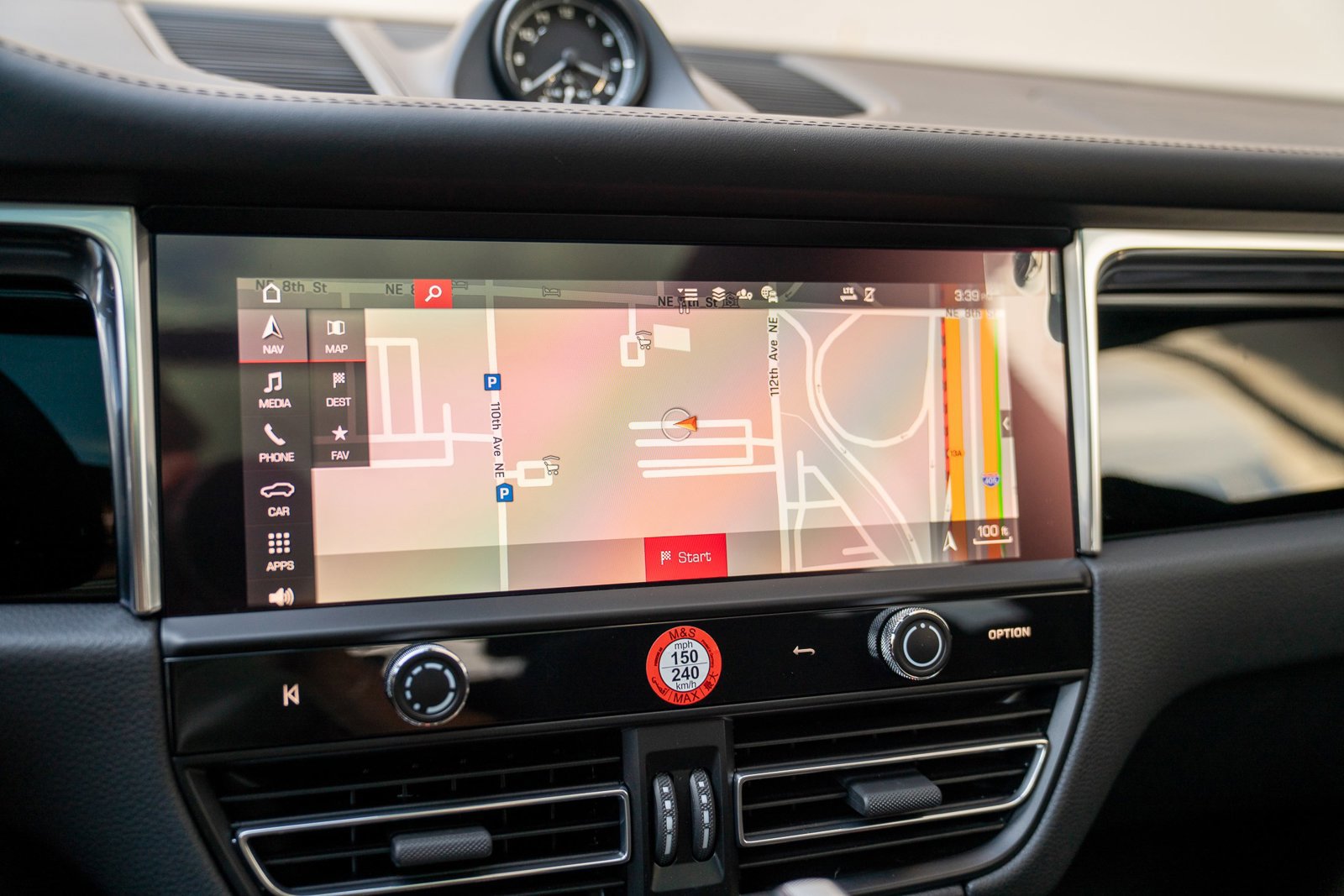 Certified 2025 Porsche Macan image 16