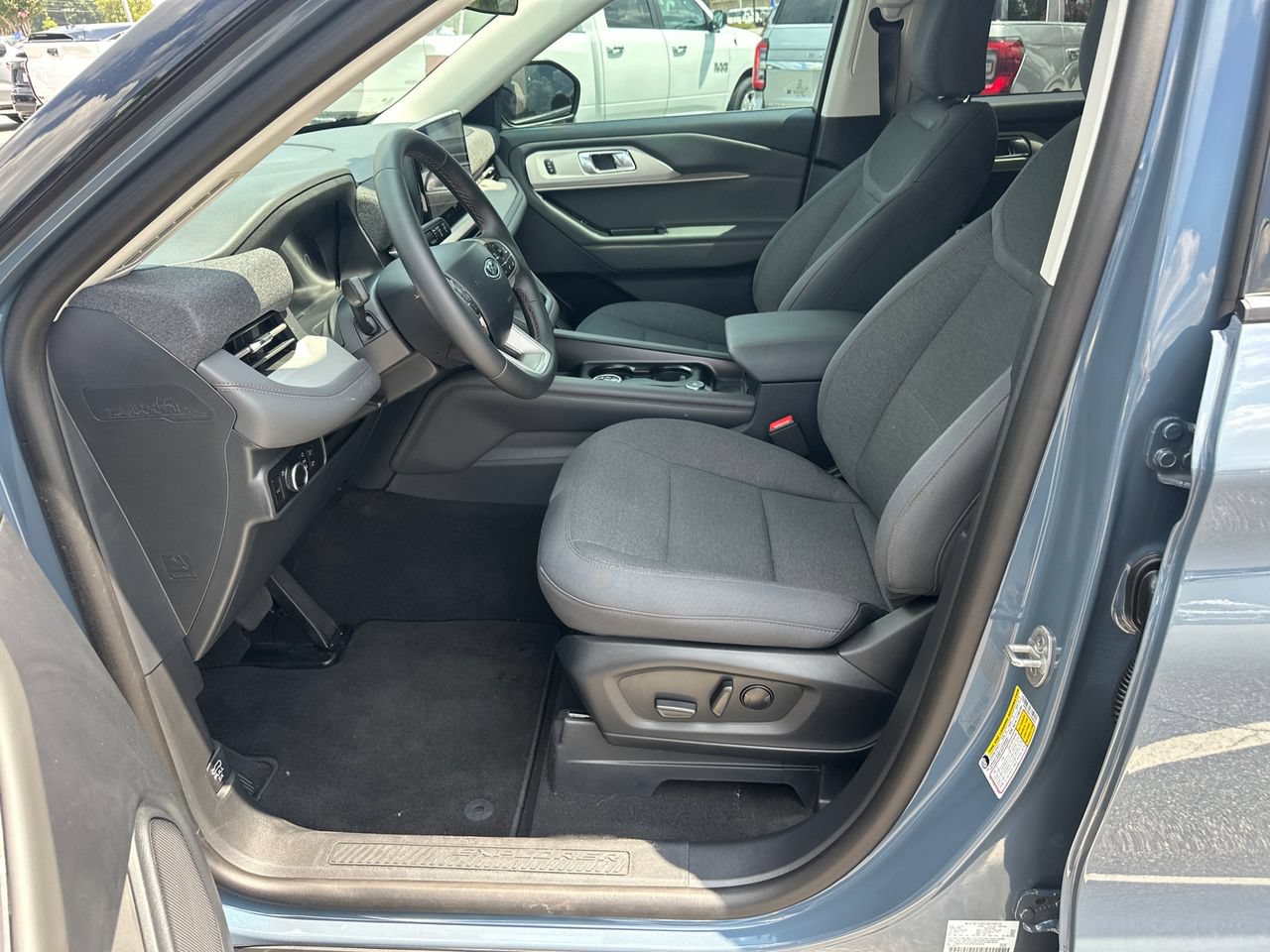 New 2026 Ford Explorer Active RWD image 9