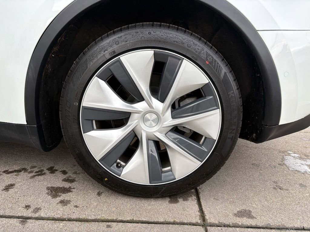 Used 2020 Tesla Model Y Long Range image 10