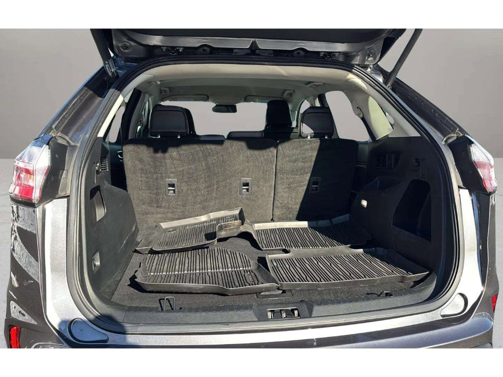Used 2022 Ford Edge SEL w/ Convenience Package image 9