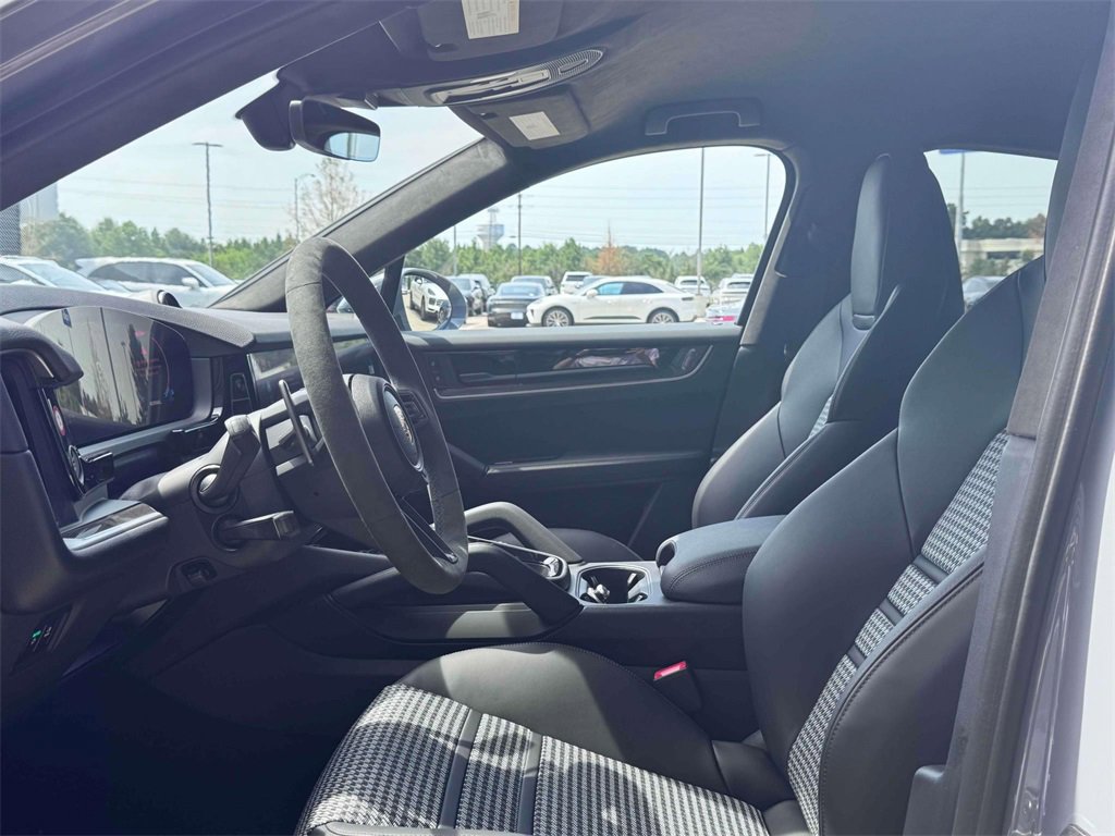 New 2025 Porsche Cayenne Coupe image 13
