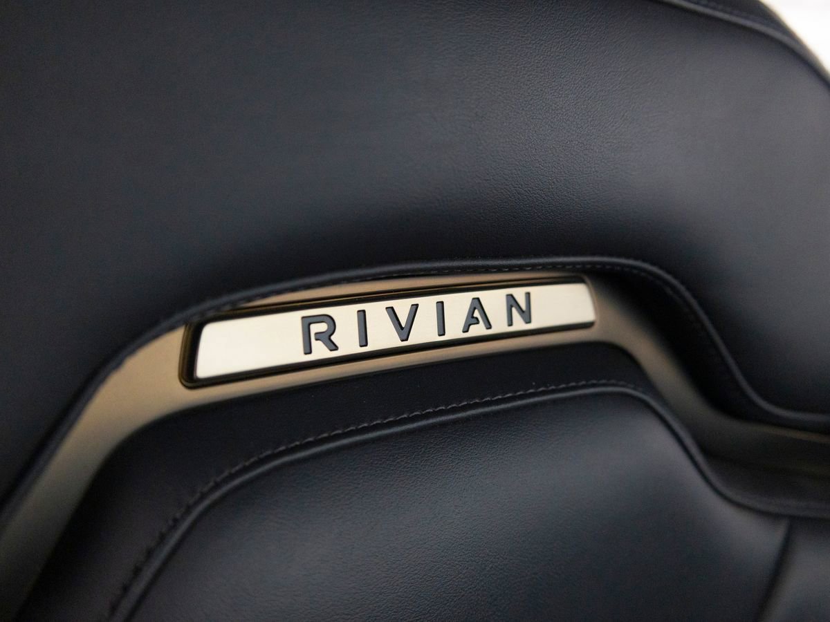 Used 2025 Rivian R1S Premium AWD/4WD image 18