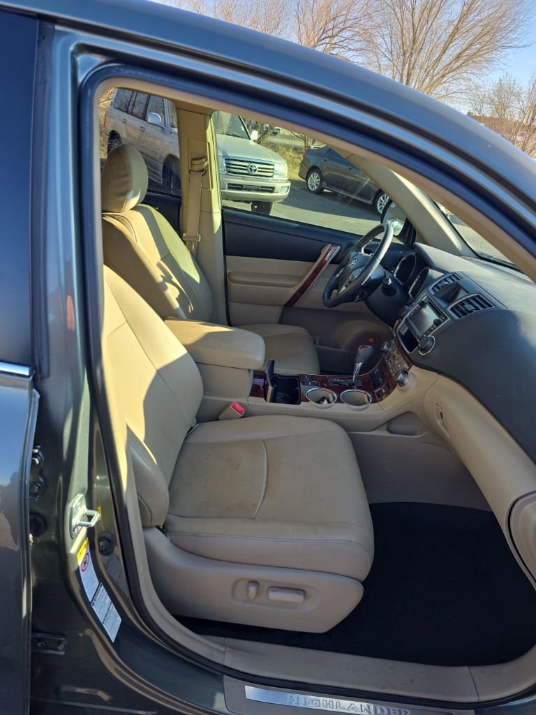 Used 2013 Toyota Highlander Limited image 20