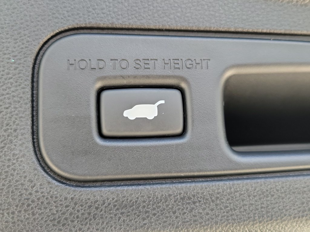 Used 2025 Acura MDX w/ Technology Package FWD image 10