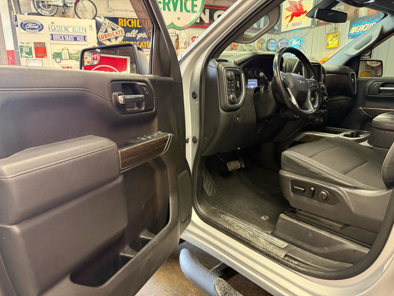 Used 2020 Chevrolet Silverado 1500 RST w/ Rally Edition image 10