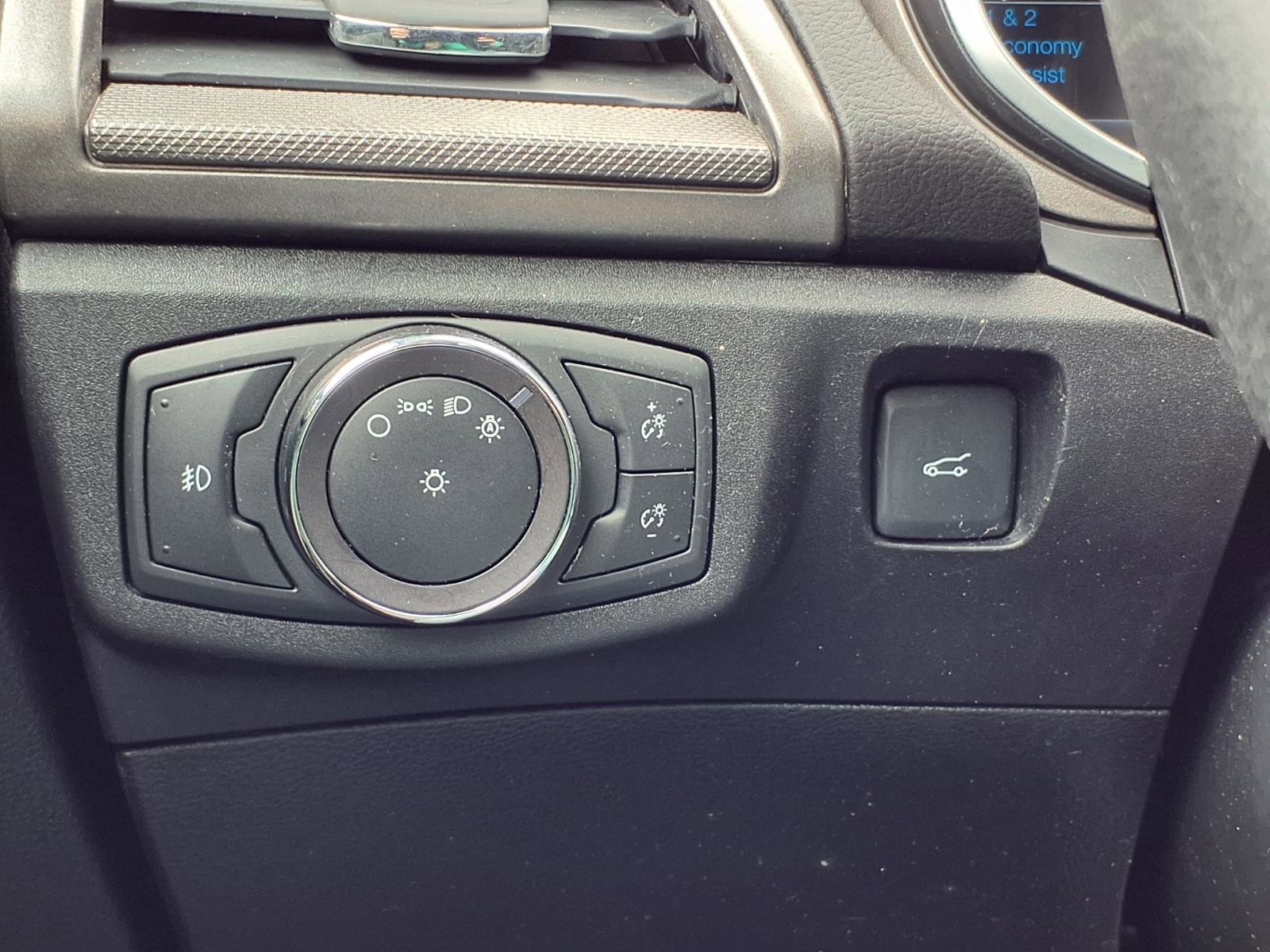 Used 2019 Ford Fusion SE image 19