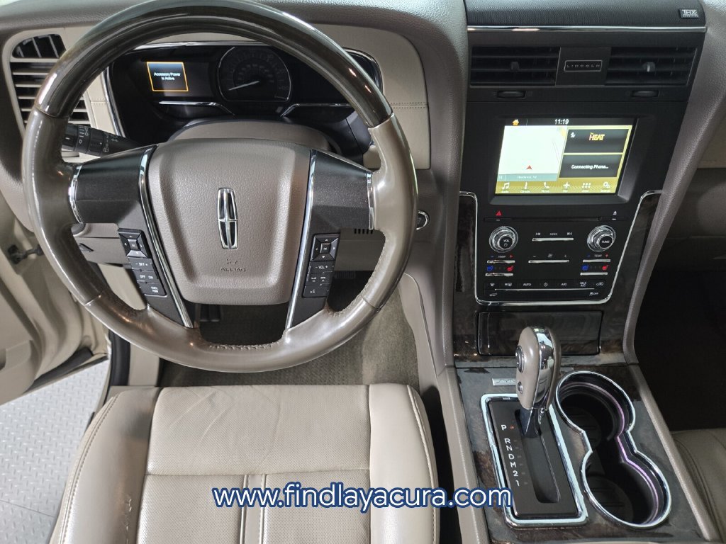 Used 2017 Lincoln Navigator Select RWD image 18