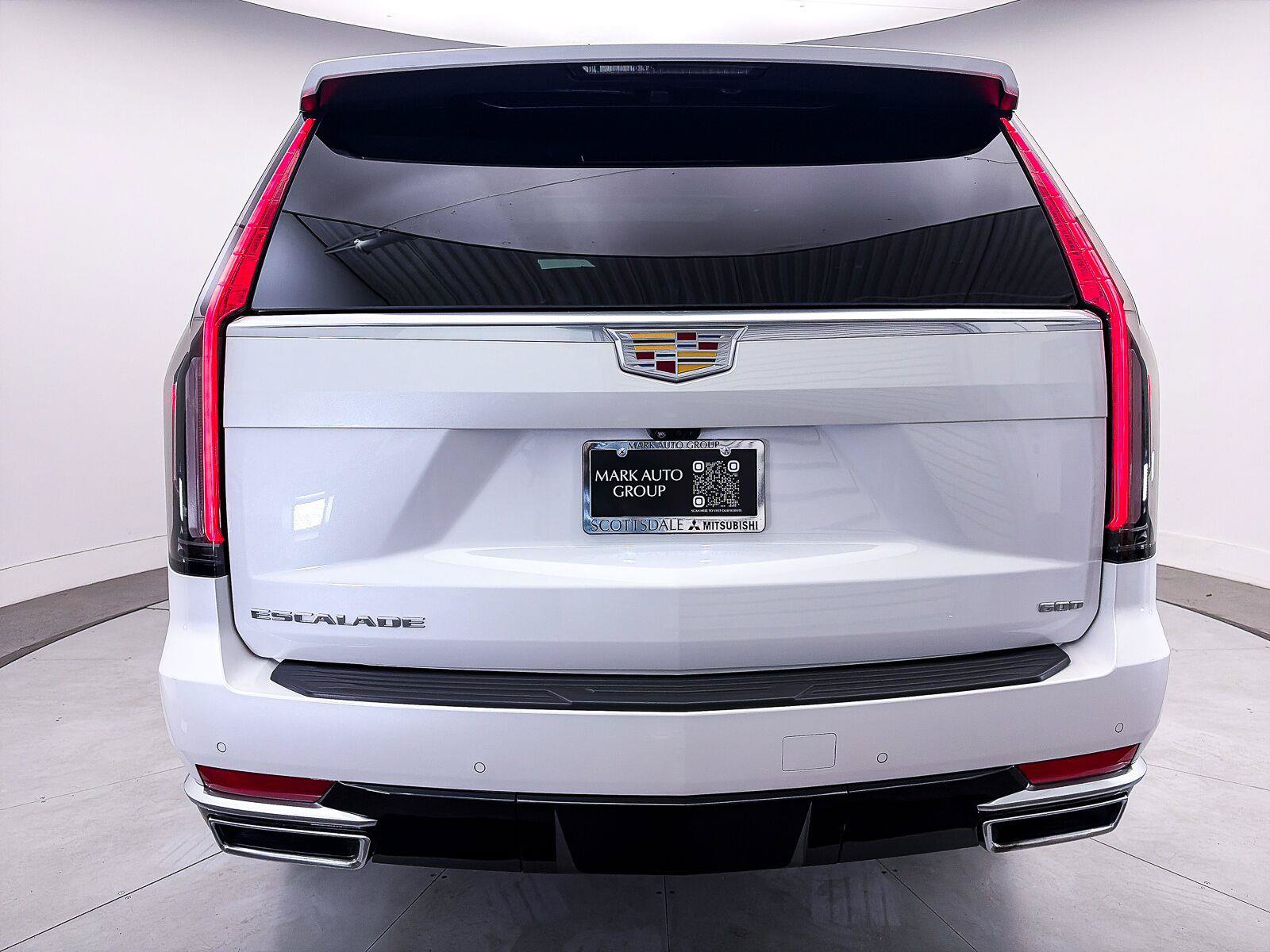 Used 2024 Cadillac Escalade Premium Luxury AWD/4WD image 15