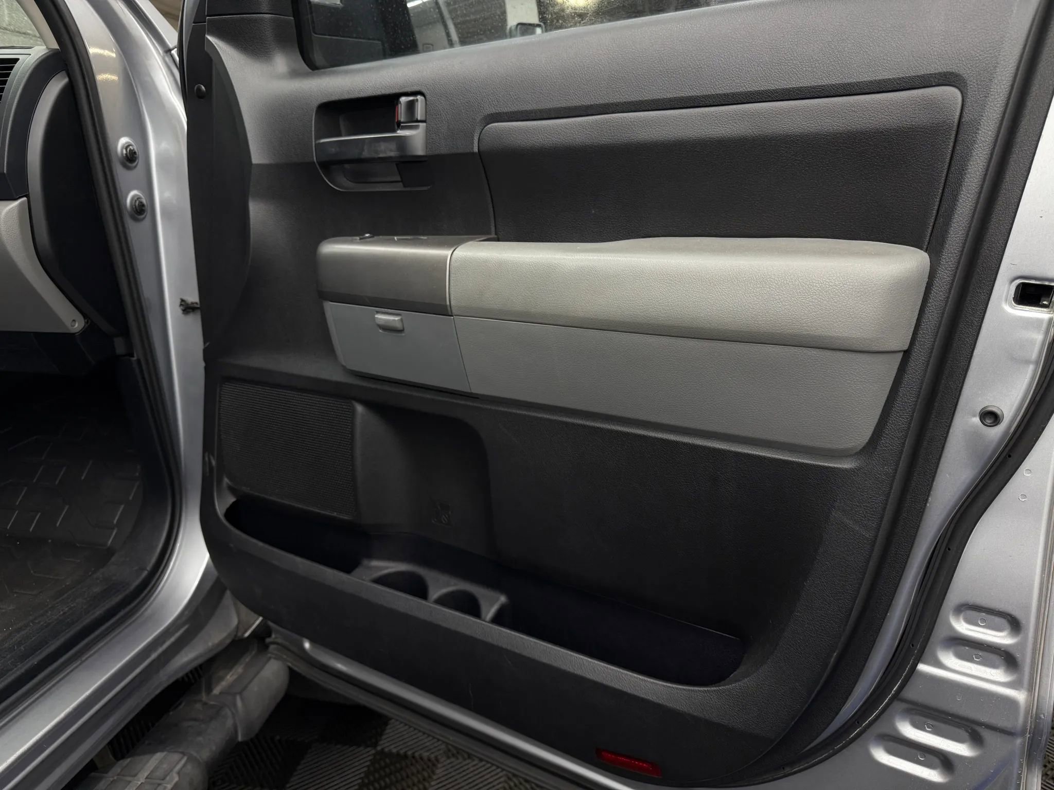 Used 2013 Toyota Tundra 4x4 Double Cab w/ Tow Pkg image 5