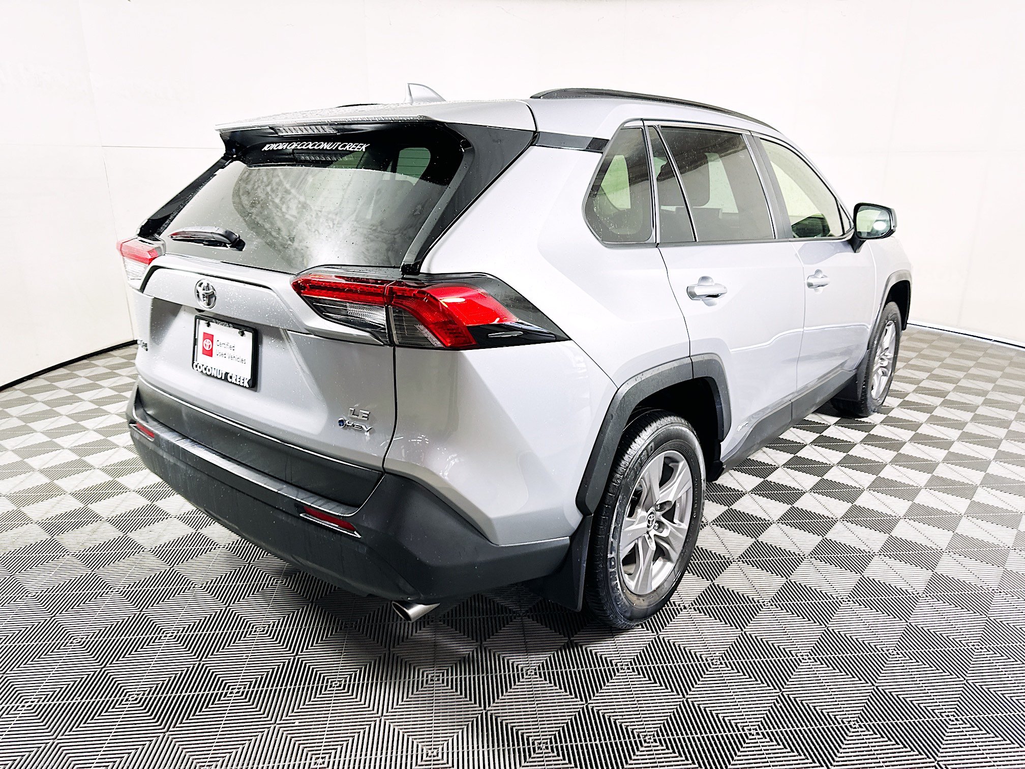 Certified 2025 Toyota RAV4 LE AWD/4WD image 3