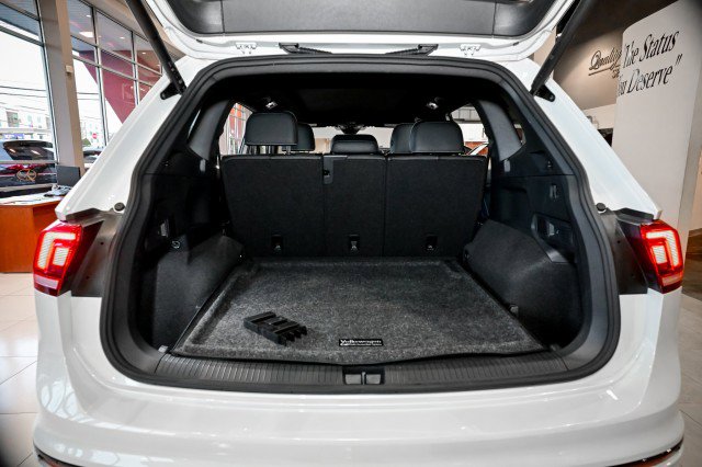 Used 2024 Volkswagen Tiguan SE R-Line image 20