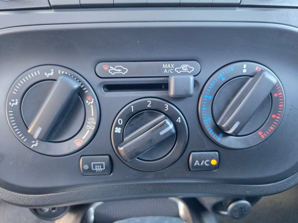 Used 2016 Nissan Juke S FWD image 18