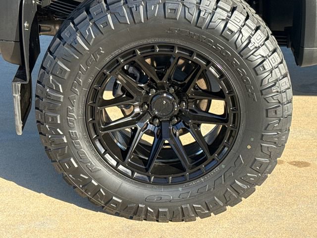 Used 2025 GMC Sierra 1500 AT4X image 9