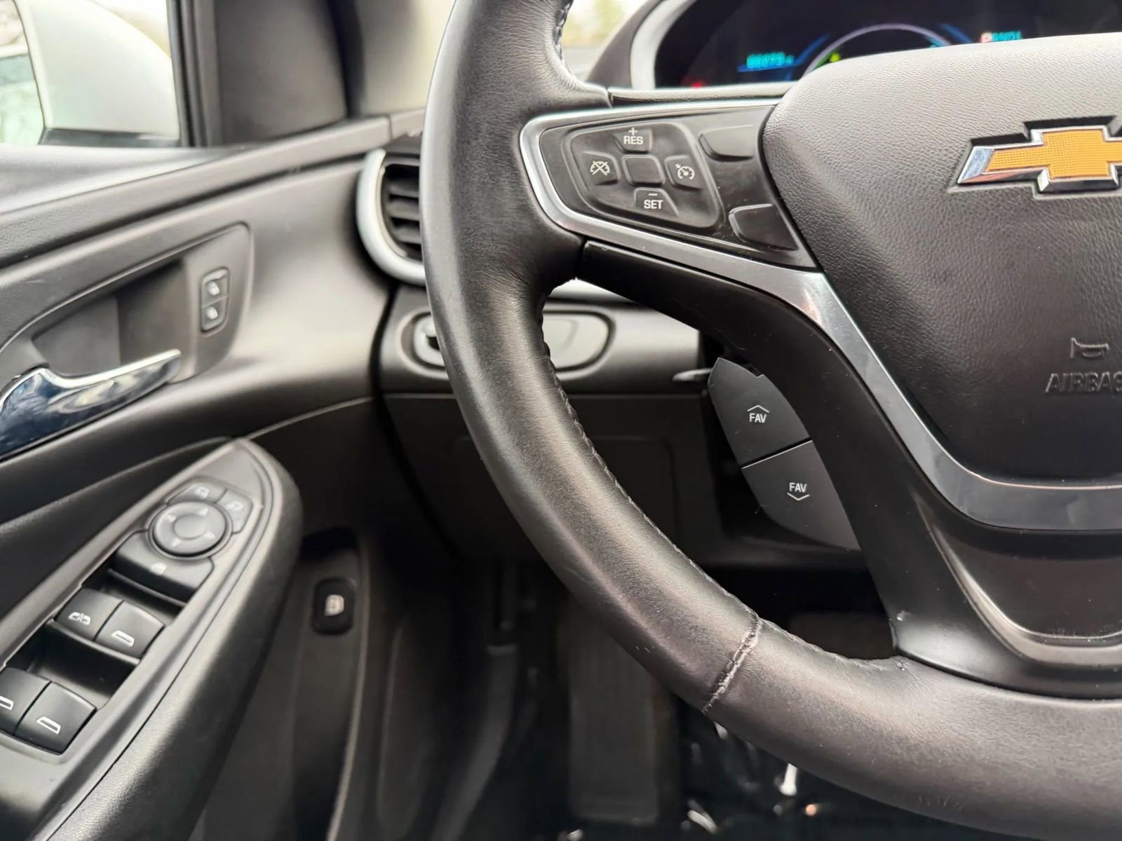 Used 2016 Chevrolet Volt LT FWD image 31