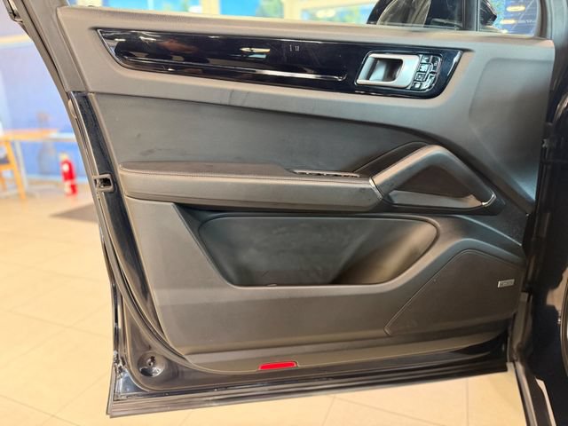 Used 2019 Porsche Cayenne S AWD/4WD image 17