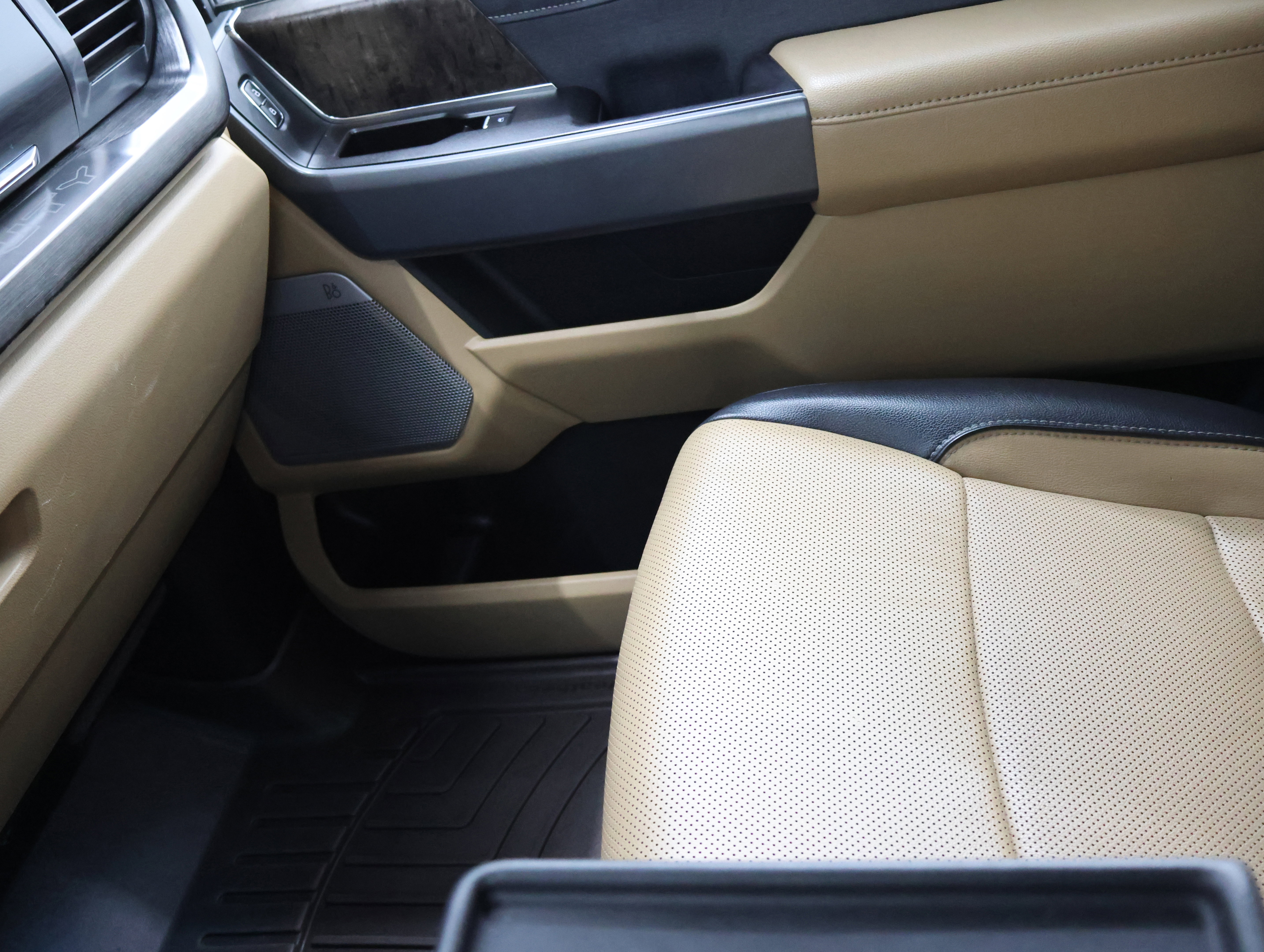 Used 2023 Ford F350 Lariat w/ FX4 Off-Road Package image 13