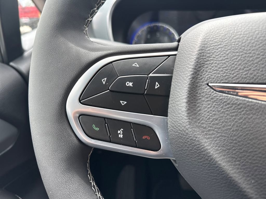 Used 2026 Chrysler Pacifica Limited AWD/4WD image 15