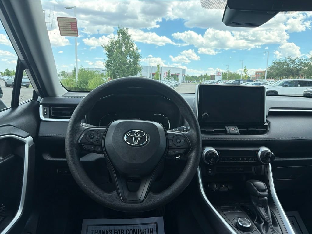 Used 2025 Toyota RAV4 XLE AWD/4WD image 21