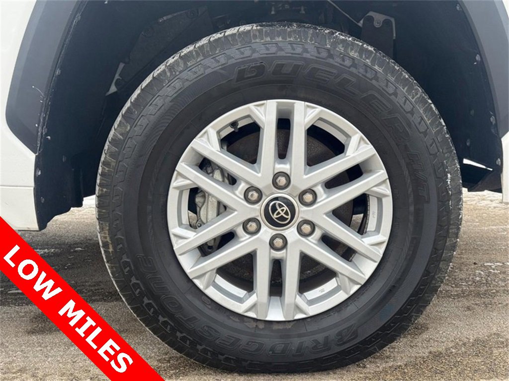 Used 2022 Toyota Tundra SR5 w/ SR5 Convenience Package image 7