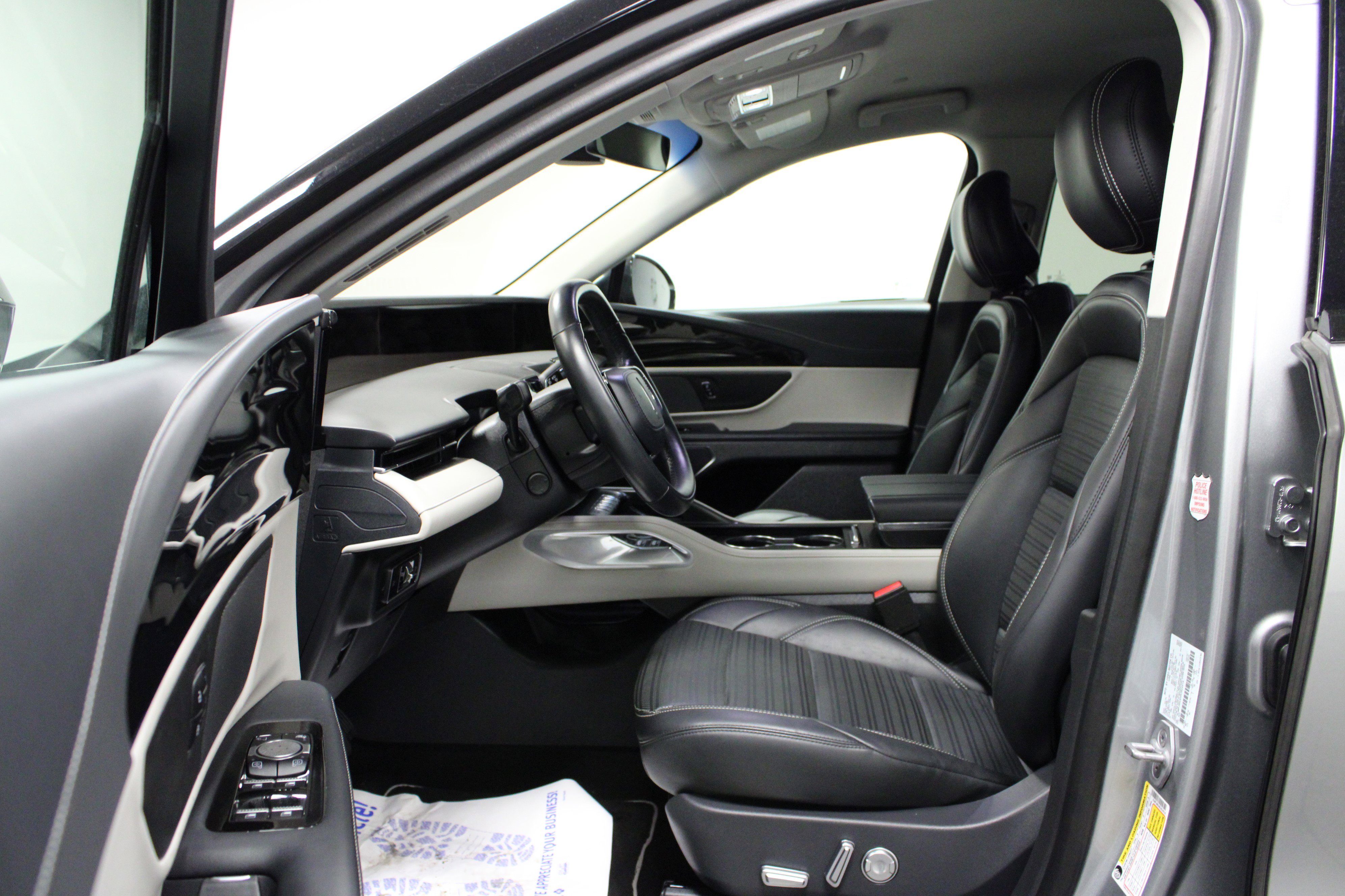 Used 2024 Lincoln Nautilus Reserve AWD/4WD image 12