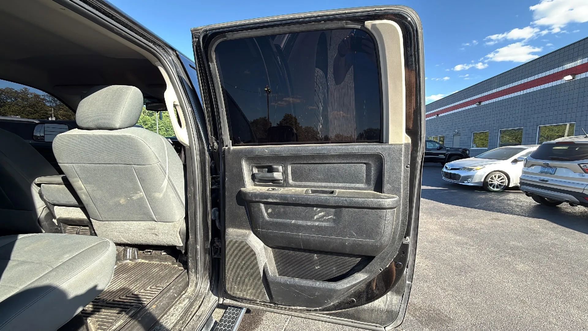 Used 2015 RAM 2500 Tradesman w/ Chrome Appearance Group image 16