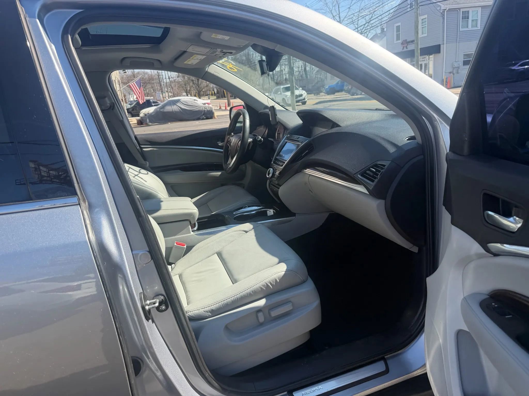 Used 2017 Acura MDX SH-AWD w/ Tech & Entertainment image 19