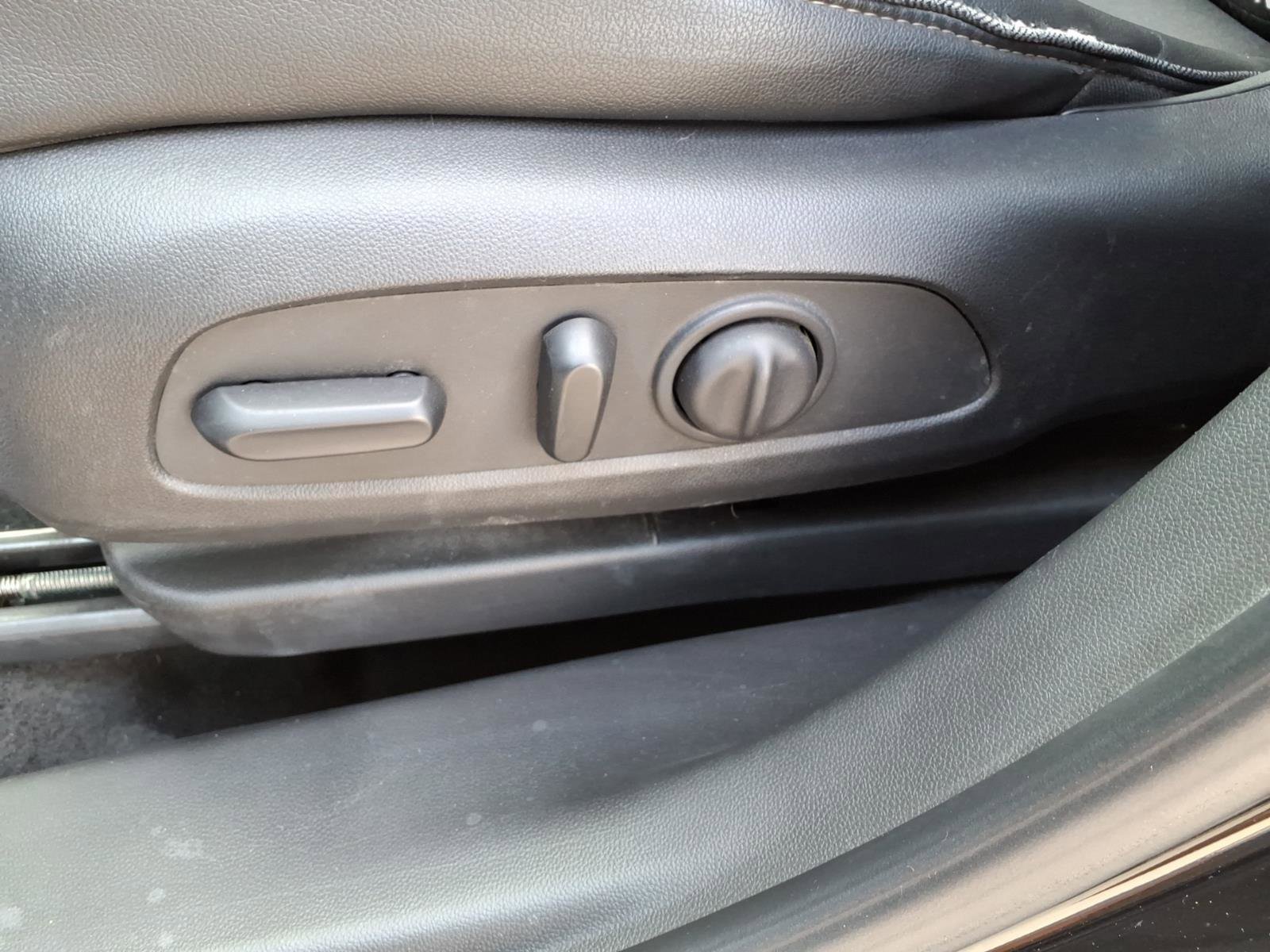 Used 2021 Buick Encore GX Select w/ Sport Touring Package AWD/4WD image 18