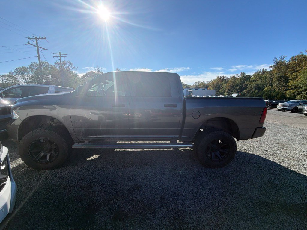 Used 2017 RAM 1500 Express AWD/4WD image 4