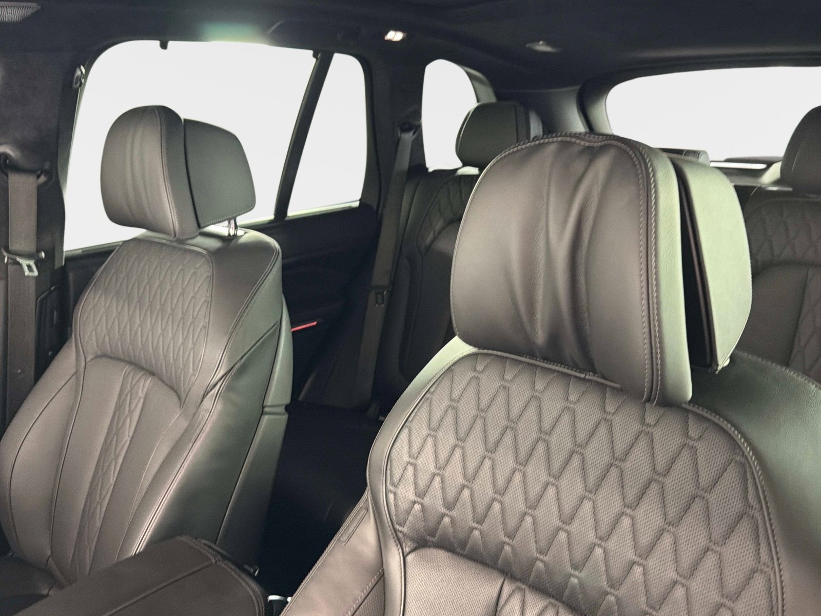 Used 2021 BMW X5 M50i w/ Executive Package image 38