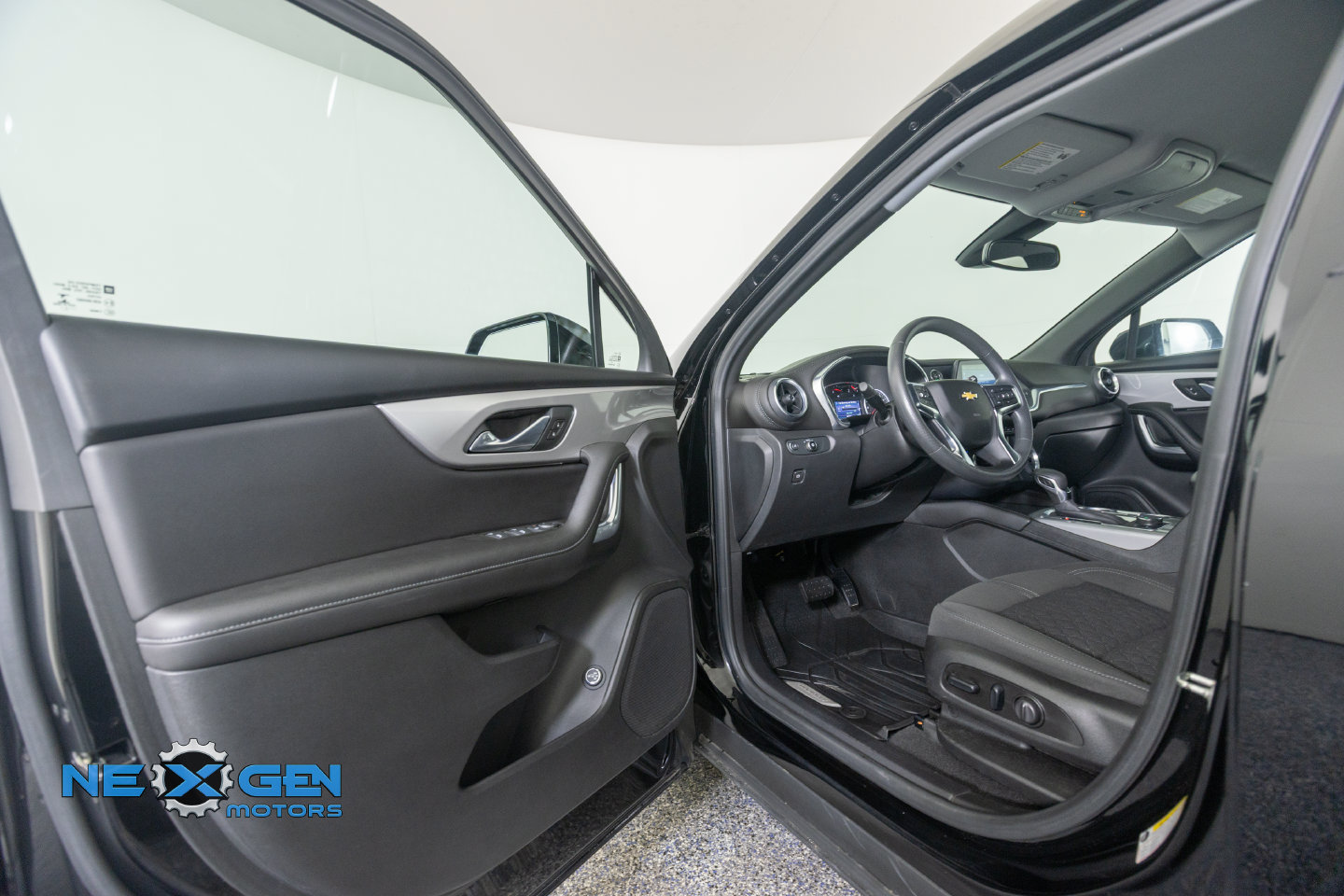 Used 2021 Chevrolet Blazer LT FWD image 12