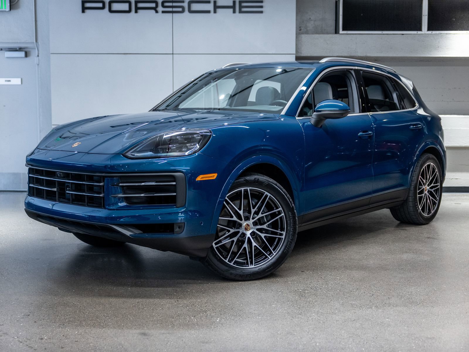 Certified 2025 Porsche Cayenne AWD/4WD image 1