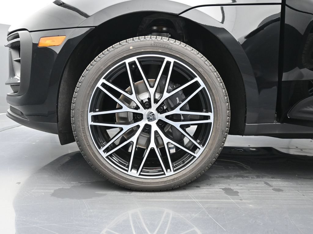 Certified 2026 Porsche Macan AWD/4WD image 6
