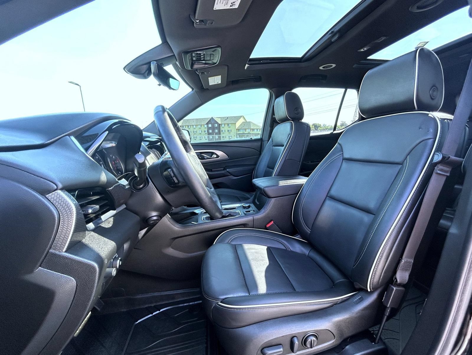 Certified 2023 Chevrolet Traverse Premier w/ Redline Edition AWD/4WD image 11